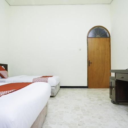 Oyo 2004 Penginapan Bidara Syariah Probolinggo Exterior foto