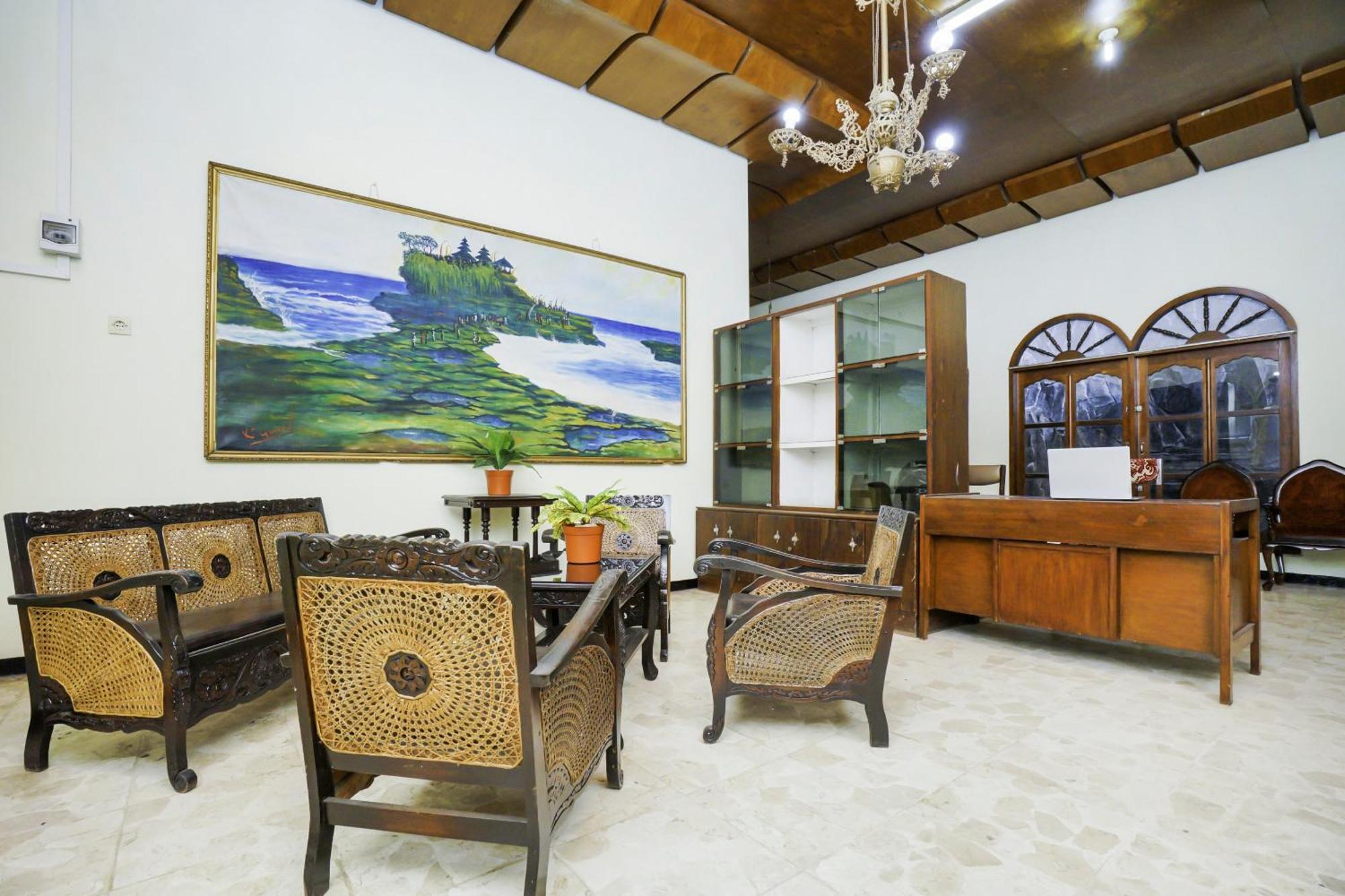 Oyo 2004 Penginapan Bidara Syariah Probolinggo Exterior foto